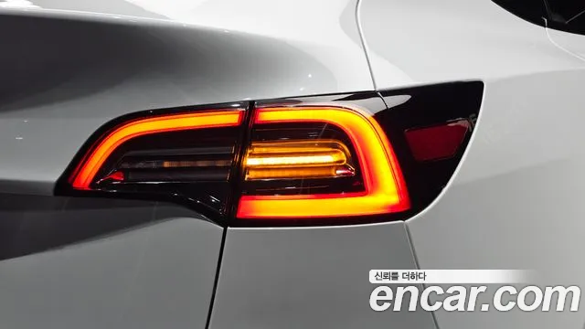 Tesla Model Y — Фото автомобиля 8