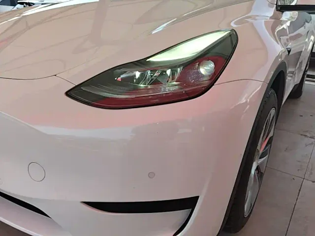 Tesla Model Y — Фото автомобиля 23