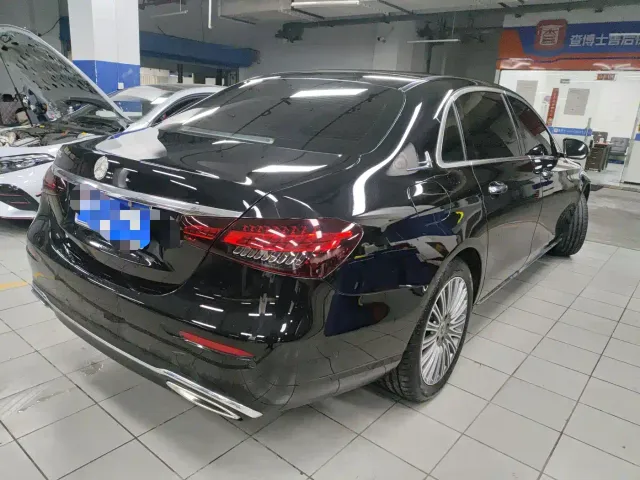 Mercedes-Benz E-Class — Фото автомобиля 2