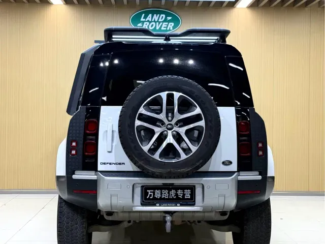 Land Rover Defender — Фото автомобиля 7