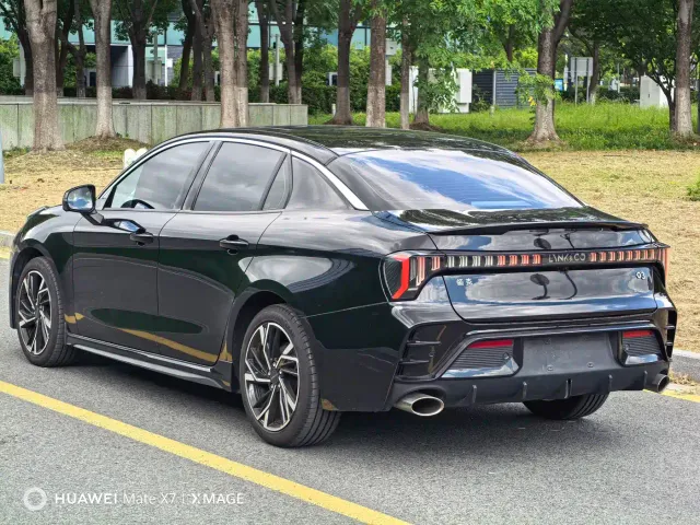 Lynk & Co 03 — Фото автомобиля 10