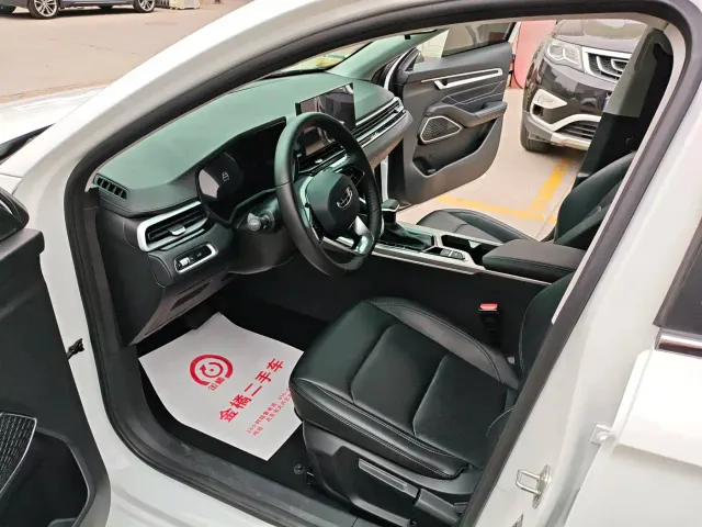 Geely Emgrand — Фото автомобиля 13