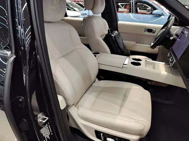 Li Auto L8 — Фото автомобиля 24