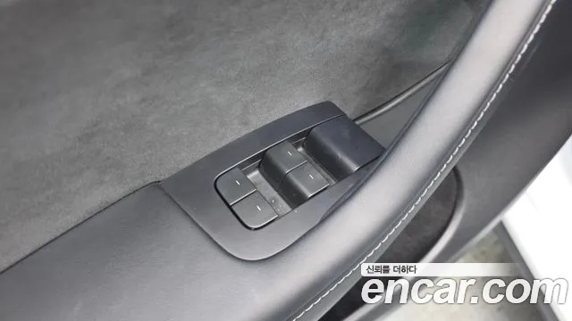 Tesla Model Y — Фото автомобиля 28