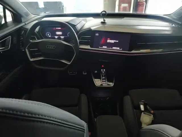 Audi Q4 e-tron — Фото автомобиля 9