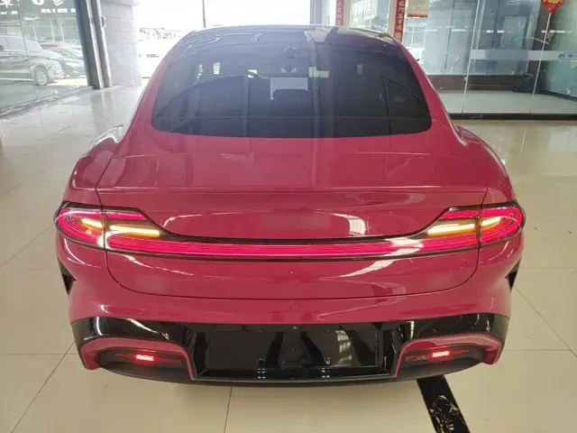 Xiaomi SU7 — Фото автомобиля 5