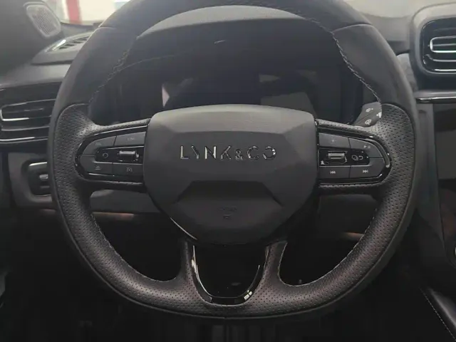 Lynk & Co 03 — Фото автомобиля 15