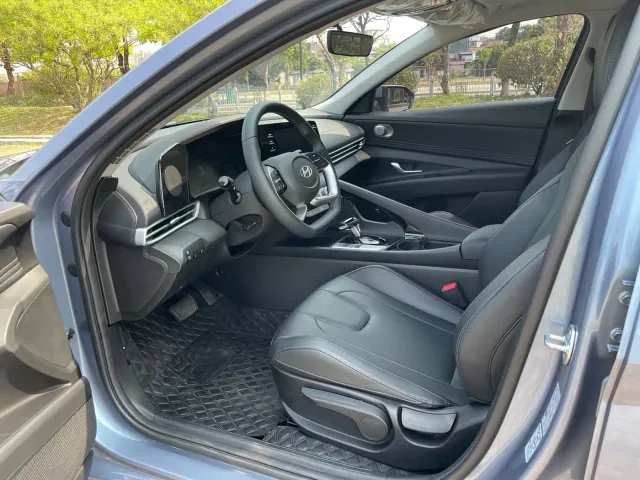 Hyundai Elantra — Фото автомобиля 13