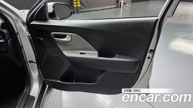 Kia Niro — Фото автомобиля 13