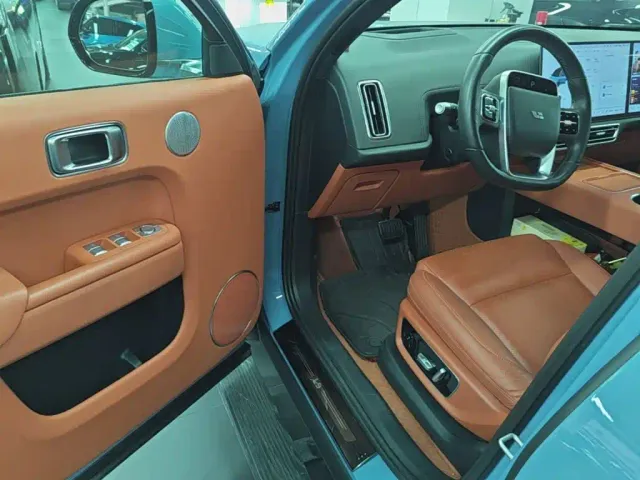 Li Auto L9 — Фото автомобиля 15