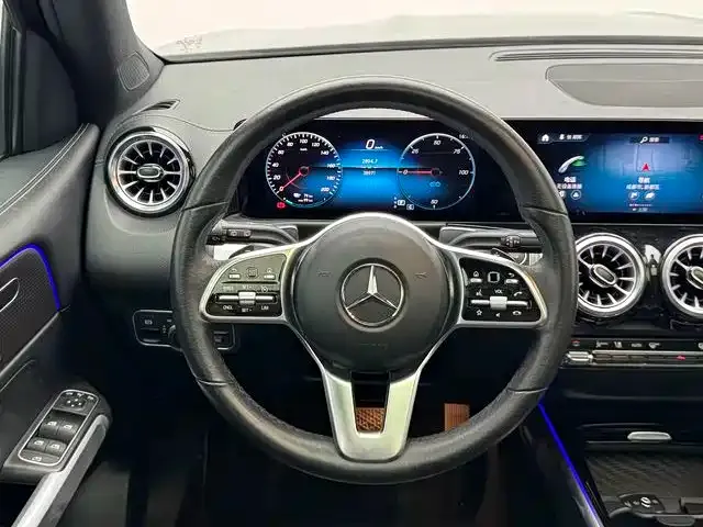 Mercedes-Benz EQB — Фото автомобиля 11