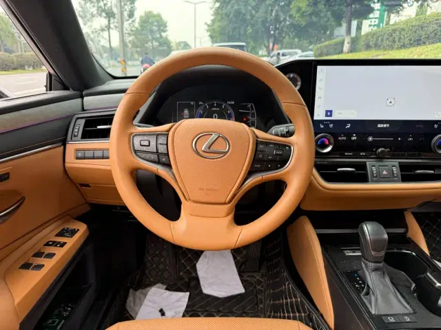 Lexus ES — Фото автомобиля 14