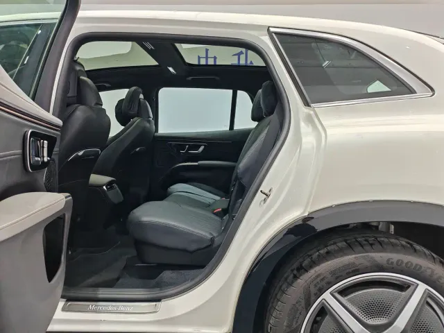 Mercedes-Benz EQS SUV — Фото автомобиля 12