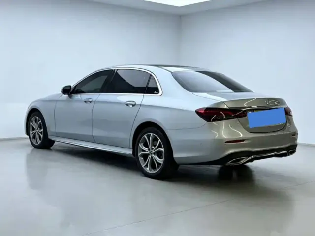 Mercedes-Benz E-Class — Фото автомобиля 4