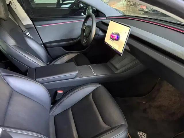 Tesla Model 3 — Фото автомобиля 5