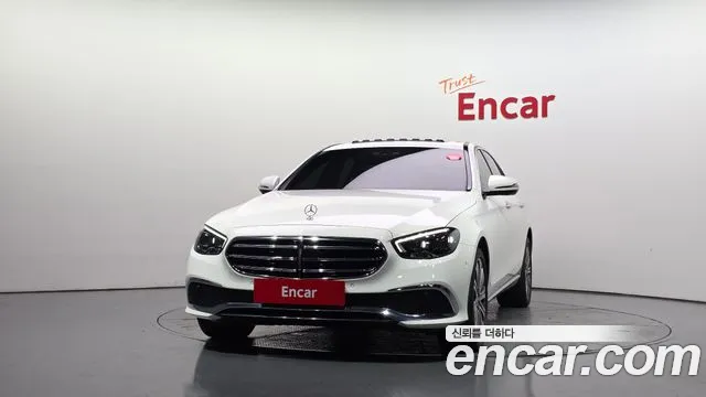Mercedes-Benz E-Class — Фото автомобиля 2