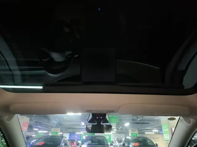 Tesla Model Y — Фото автомобиля 17
