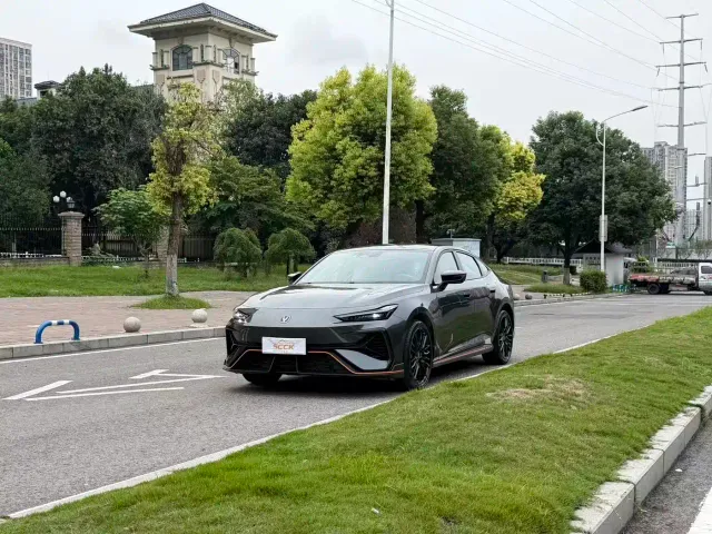 Фотография автомобиля — Changan UNI-V