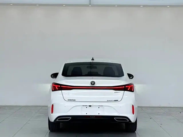 Changan Eado — Фото автомобиля 5