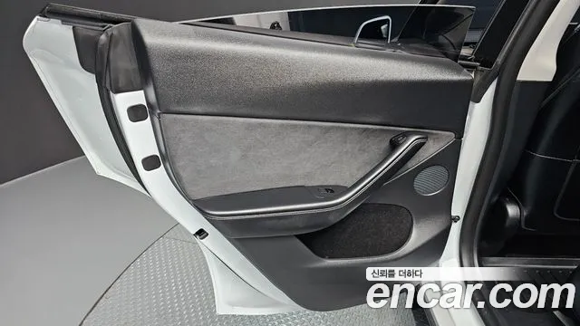 Tesla Model Y — Фото автомобиля 25