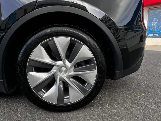 Tesla Model Y — Фото автомобиля 14