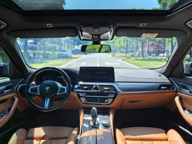 BMW 5 Series — Фото автомобиля 9