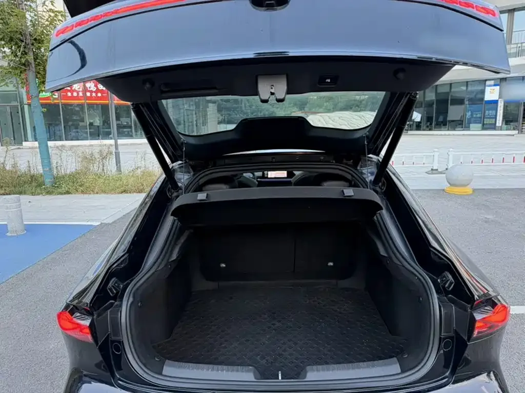 Changan Changan UNI-V 2022 1.5T Sport Edition — Фото автомобиля 18