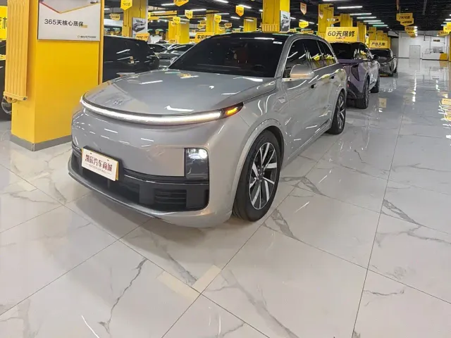 Li Auto L8 — Фото автомобиля 3