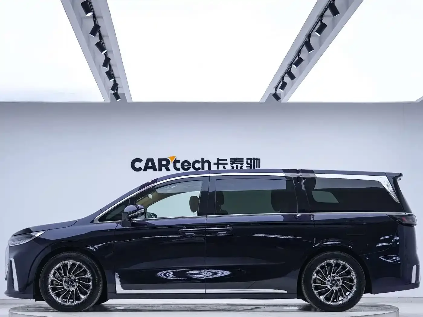 Voyah Auto Voyah Dreamer 2022 Low-carbon Dream+Smart Package — Фото автомобиля 4