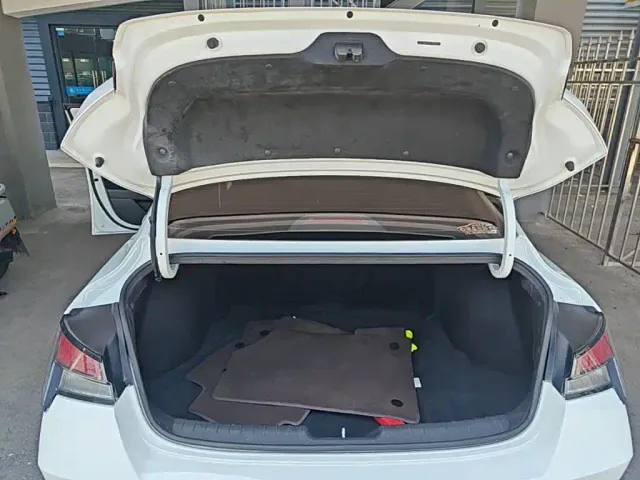 Hyundai Elantra — Фото автомобиля 14