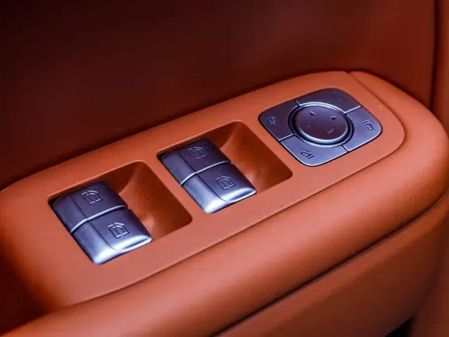 Li Auto L8 — Фото автомобиля 30