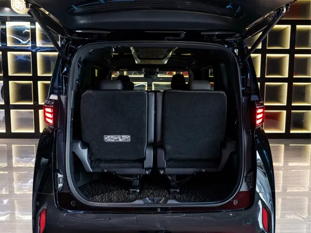 Toyota Alphard — Фото автомобиля 11