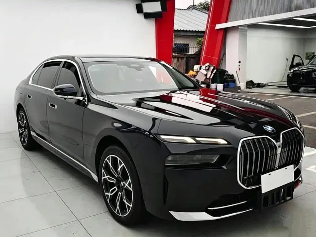 BMW 7 Series — Фото автомобиля 3