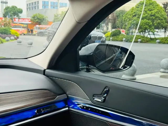 BMW 7 Series — Фото автомобиля 21
