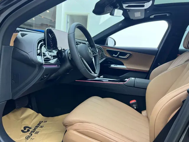 Mercedes-Benz E-Class — Фото автомобиля 3