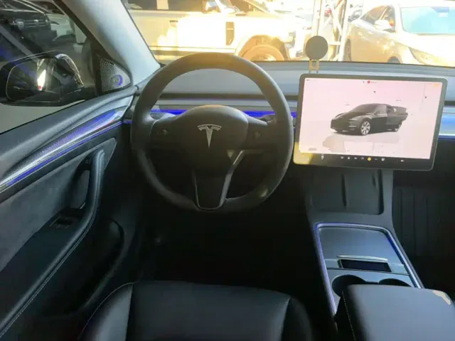 Tesla Model Y — Фото автомобиля 10