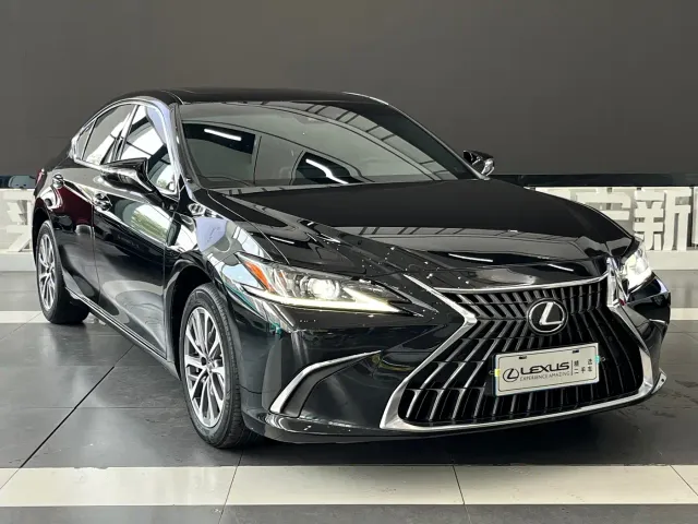 Lexus ES — Фото автомобиля 3