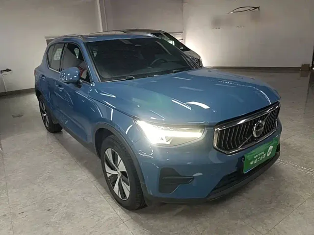 Volvo XC40 — Фото автомобиля 3