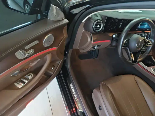 Mercedes-Benz E-Class — Фото автомобиля 15