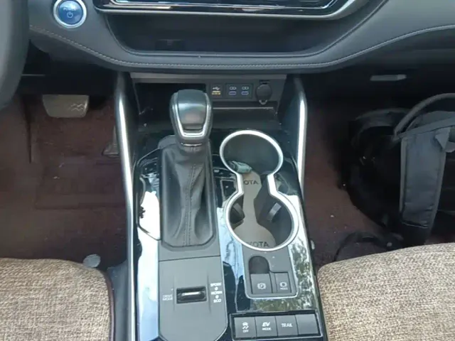 Toyota Highlander — Фото автомобиля 13