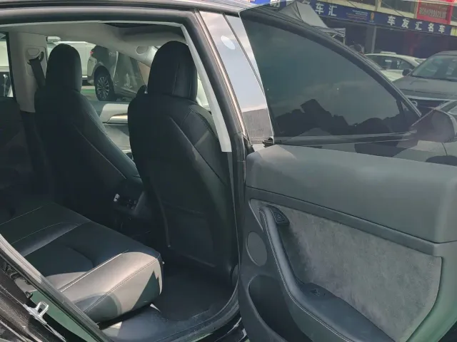 Tesla Model 3 — Фото автомобиля 11