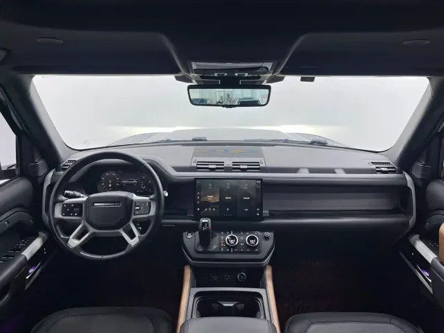 Land Rover Defender — Фото автомобиля 12