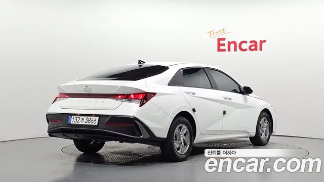 Hyundai Avante CN7 — Фото автомобиля 2