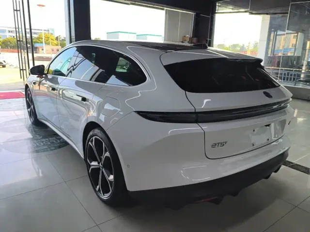 Nio ET5 Touring — Фото автомобиля 4
