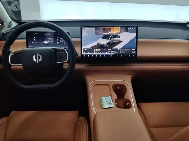 Leapmotor C10 — Фото автомобиля 12