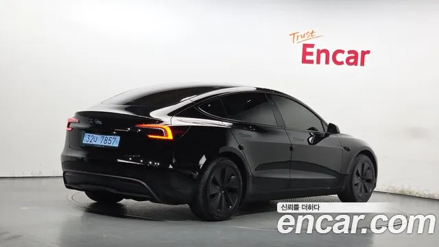 Tesla Model 3 — Фото автомобиля 2