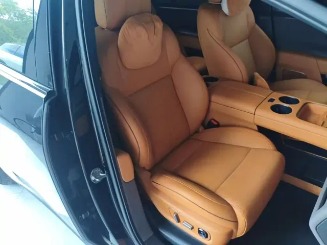 Li Auto i8 — Фото автомобиля 24