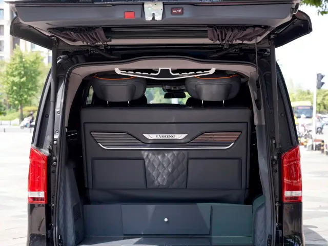 Mercedes-Benz V-Class — Фото автомобиля 28