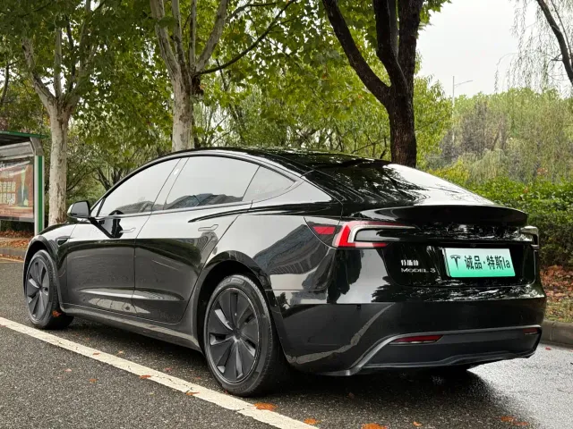 Tesla Model 3 — Фото автомобиля 3