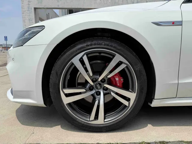 Audi A7L — Фото автомобиля 17